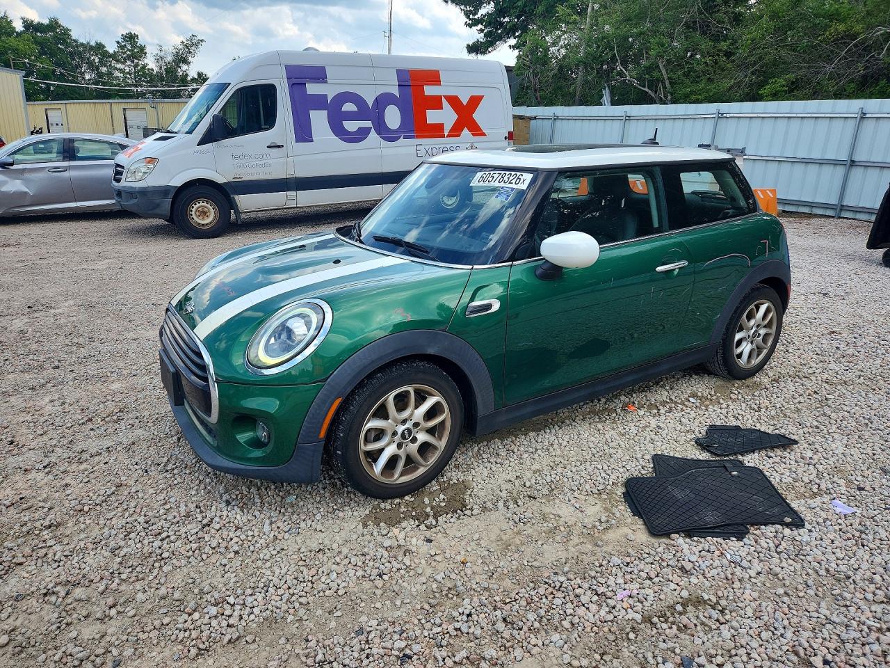 2021 MINI Hardtop Cooper, VIN WMWXR3C07M2P14233 — Side