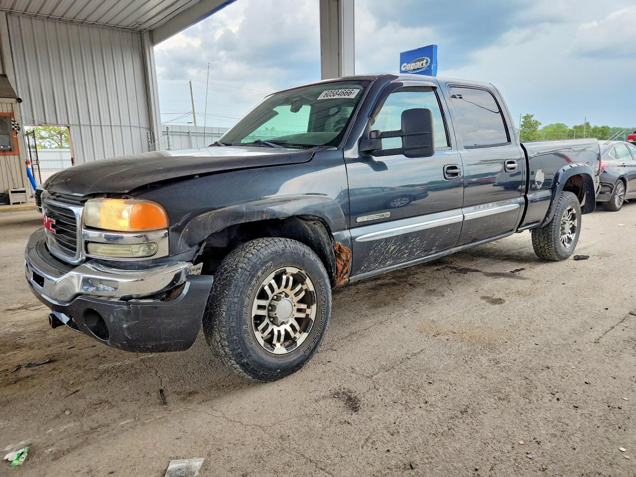 2004 GMC Sierra 2500 SLT, VIN 1GTGK23U74F185640 — Front end