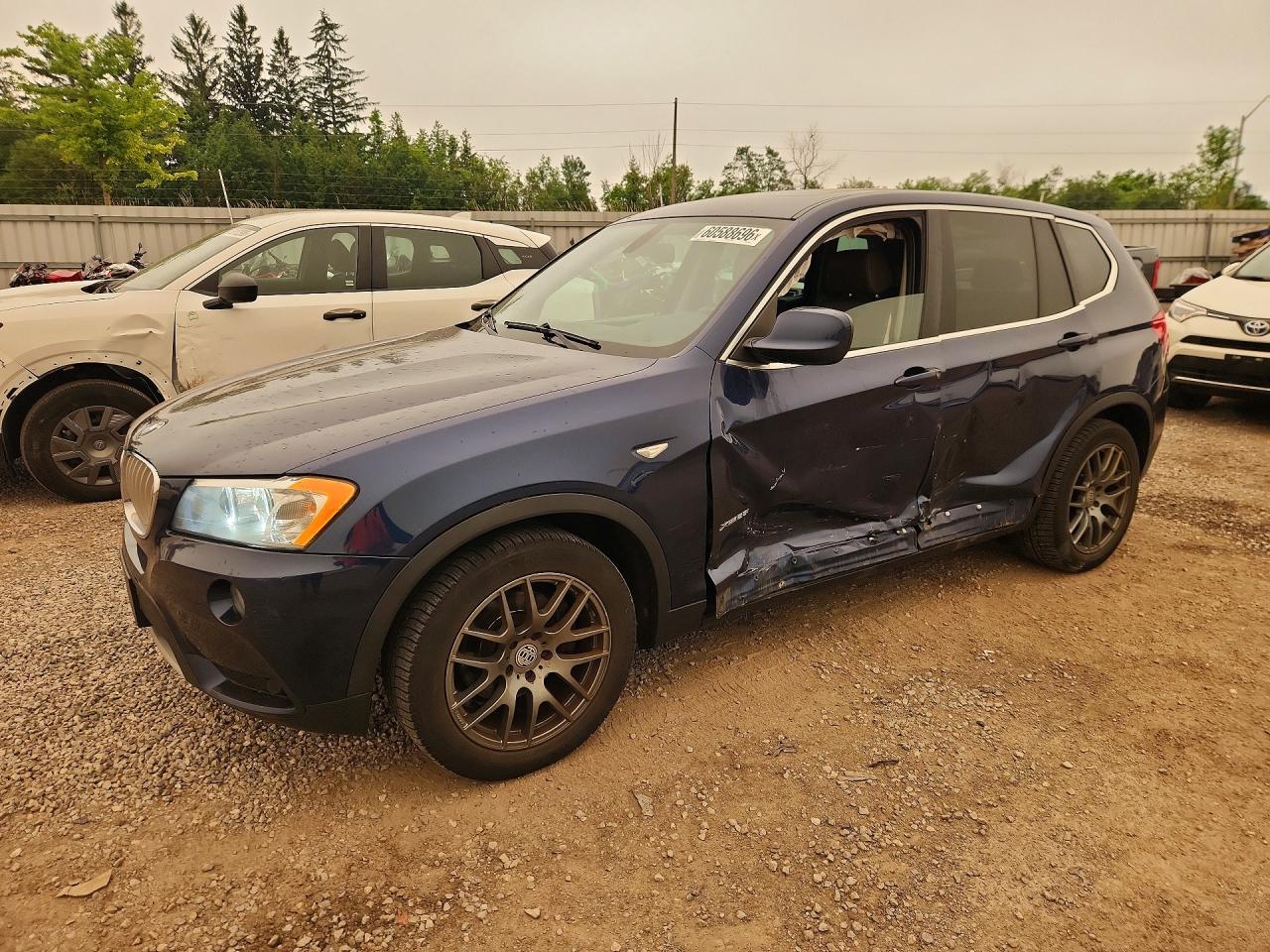 2012 BMW X3 28i, VIN 5UXWX5C53CL726026 — Бок