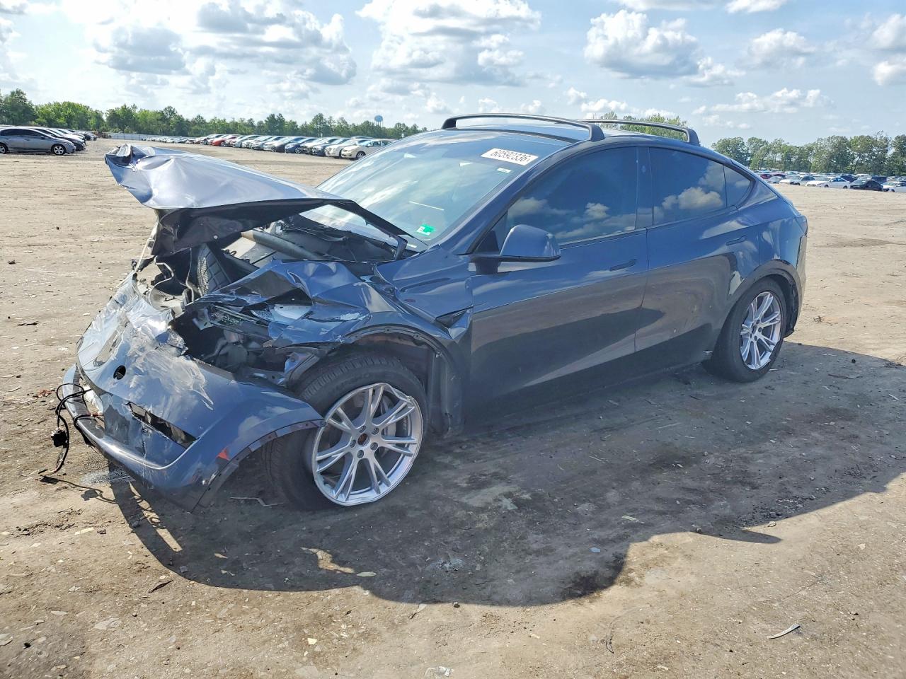 2024 Tesla Model Y Long Range, VIN 7SAYGDEE3RA263446 — Front end