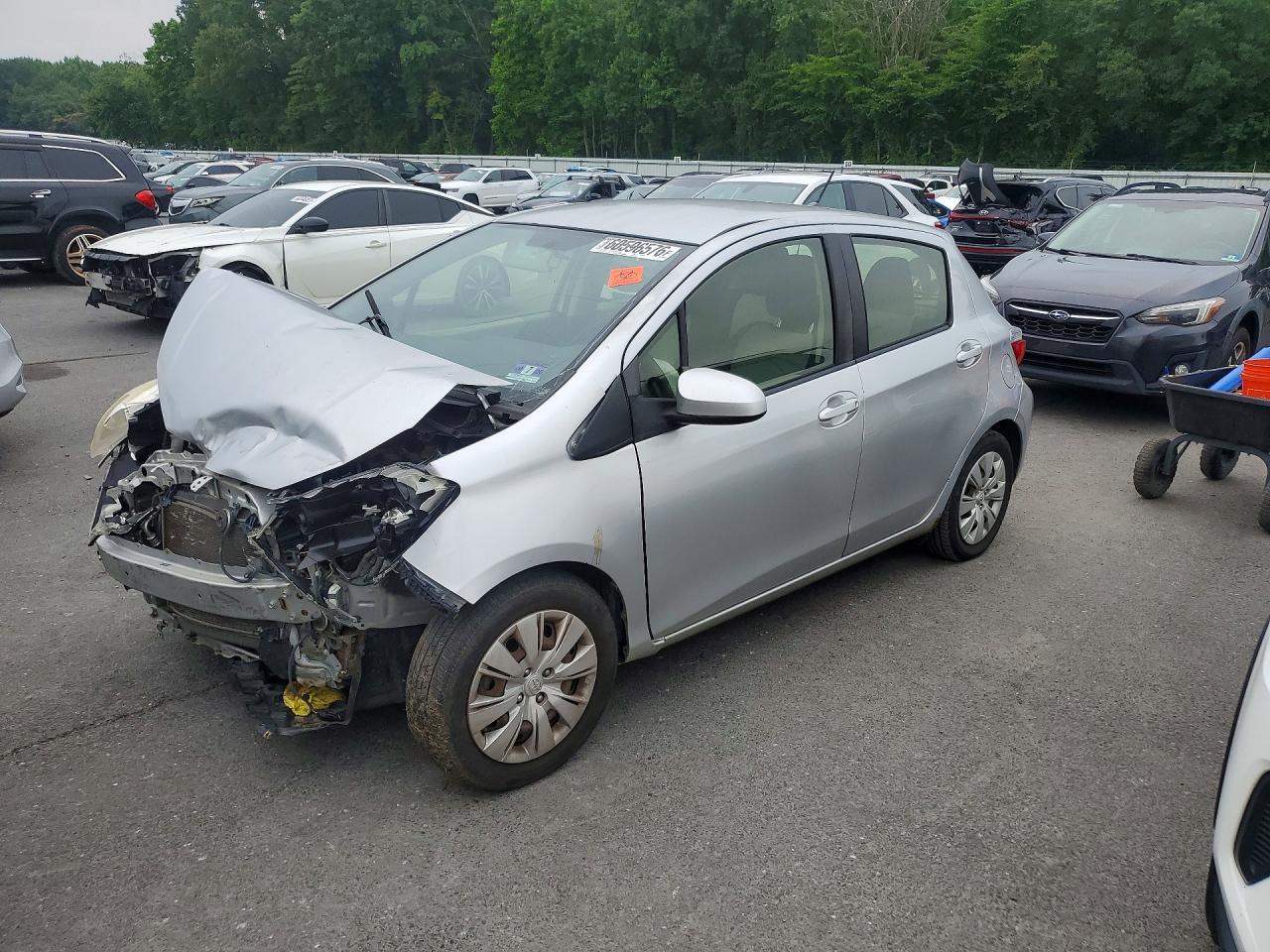 2013 Toyota Yaris LE, VIN JTDKTUD30DD569974 — Front end