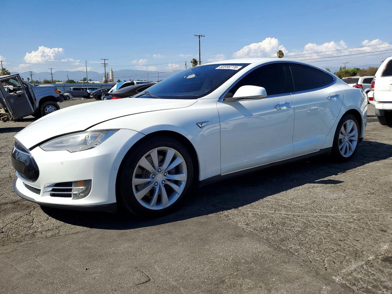 2015 Tesla Model S 85D, VIN 5YJSA1E2XFF103720 — Front end