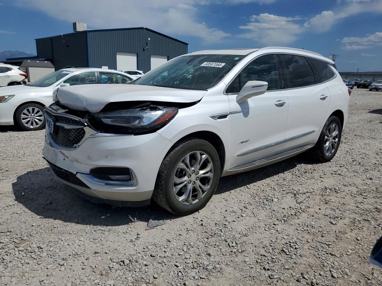 2018 Buick Enclave Avenir, VIN 5GAEVCKW8JJ229985 — Перед