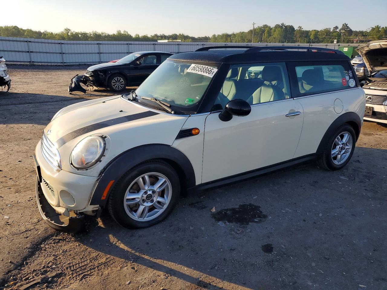 2012 MINI Clubman, VIN WMWZF3C59CT489027 — Перед