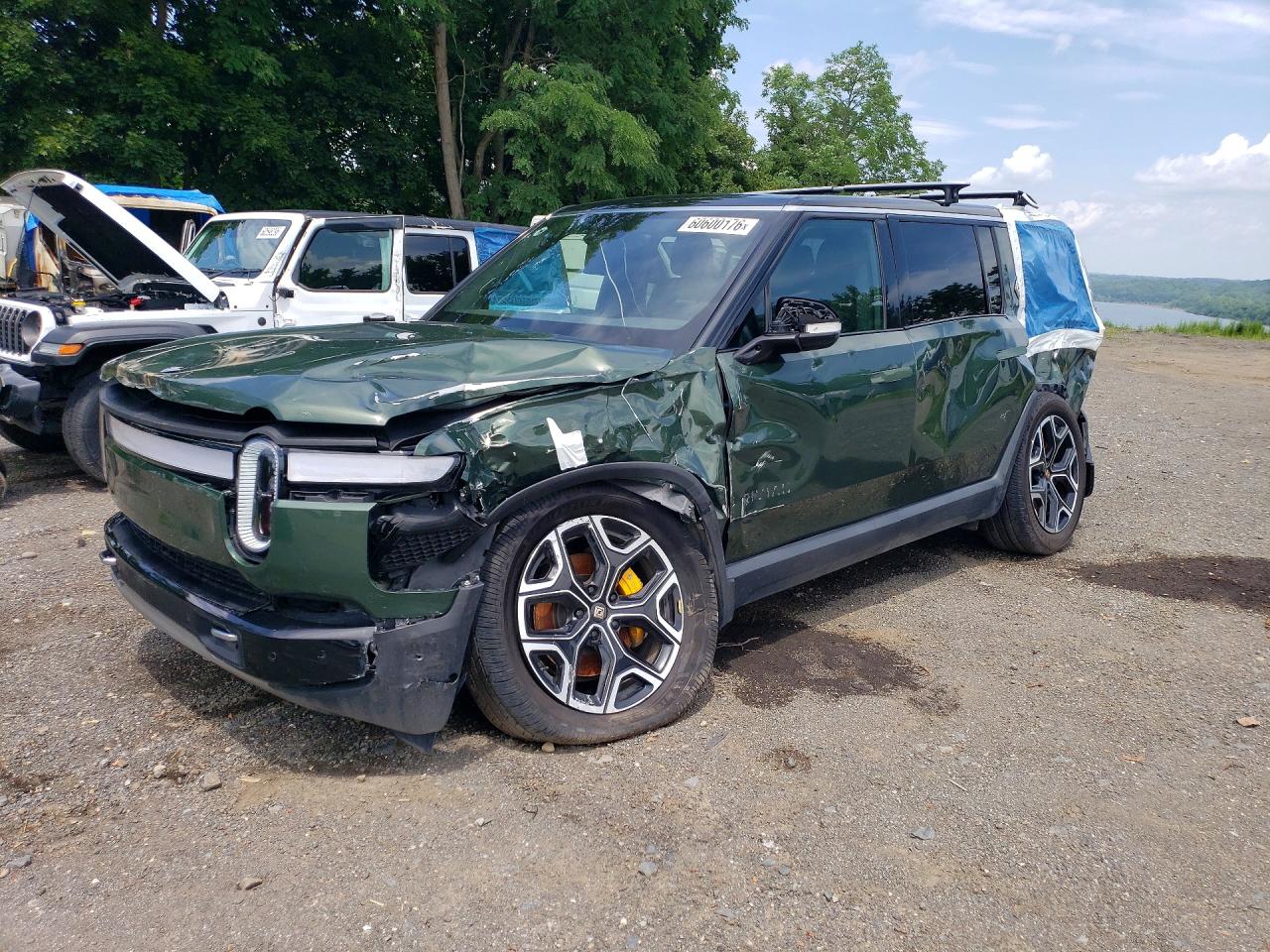 2023 Rivian R1S Launch Edition, VIN 7PDSGABLXPN020988 — Side