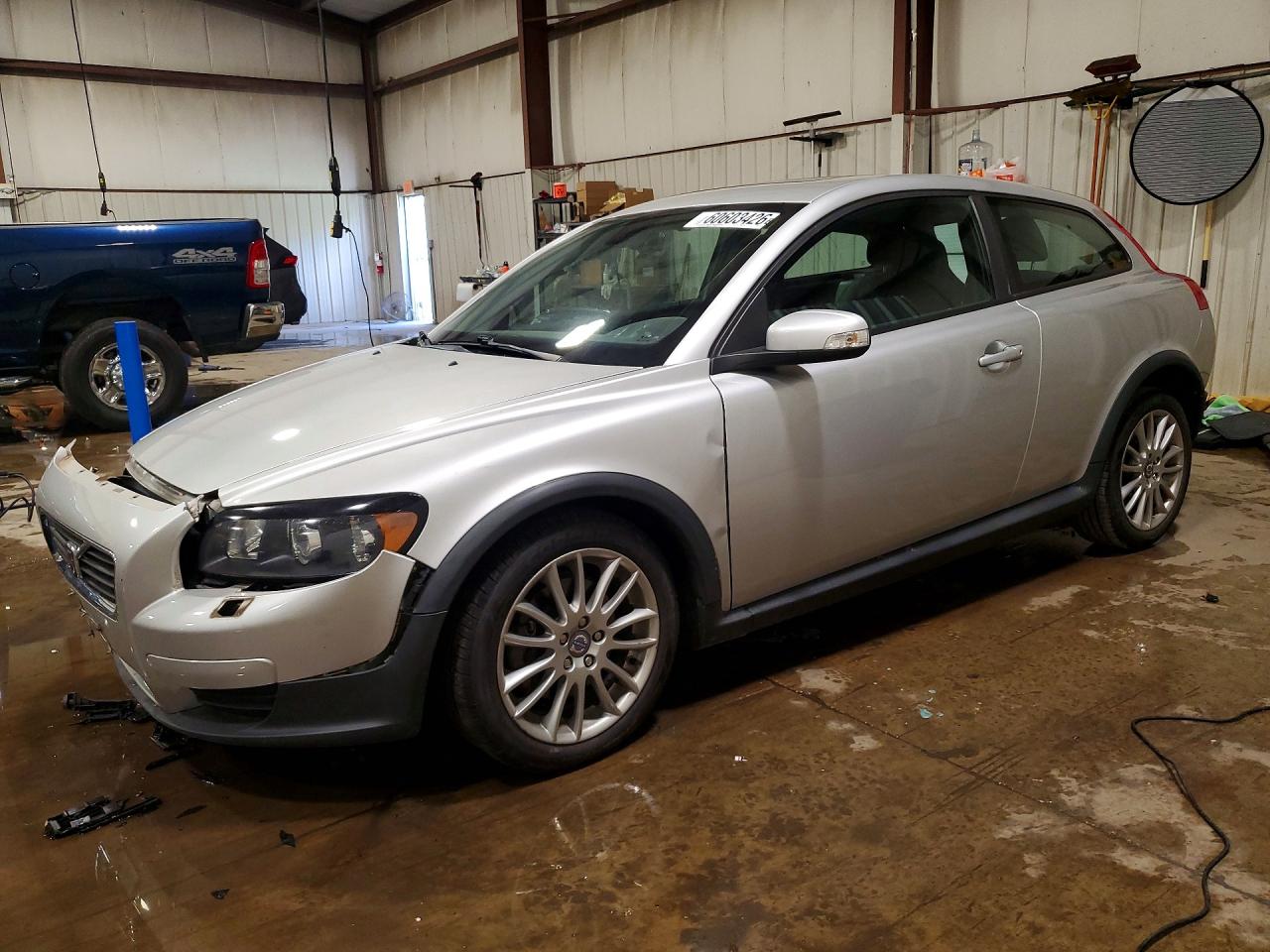 2010 Volvo C30, VIN YV1672MK7A2174466 — Перед