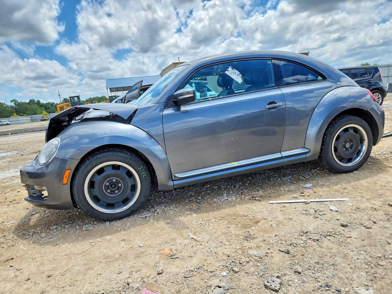 2012 Volkswagen Beetle 2.5L, VIN 3VWJX7AT0CM614255 — Front end
