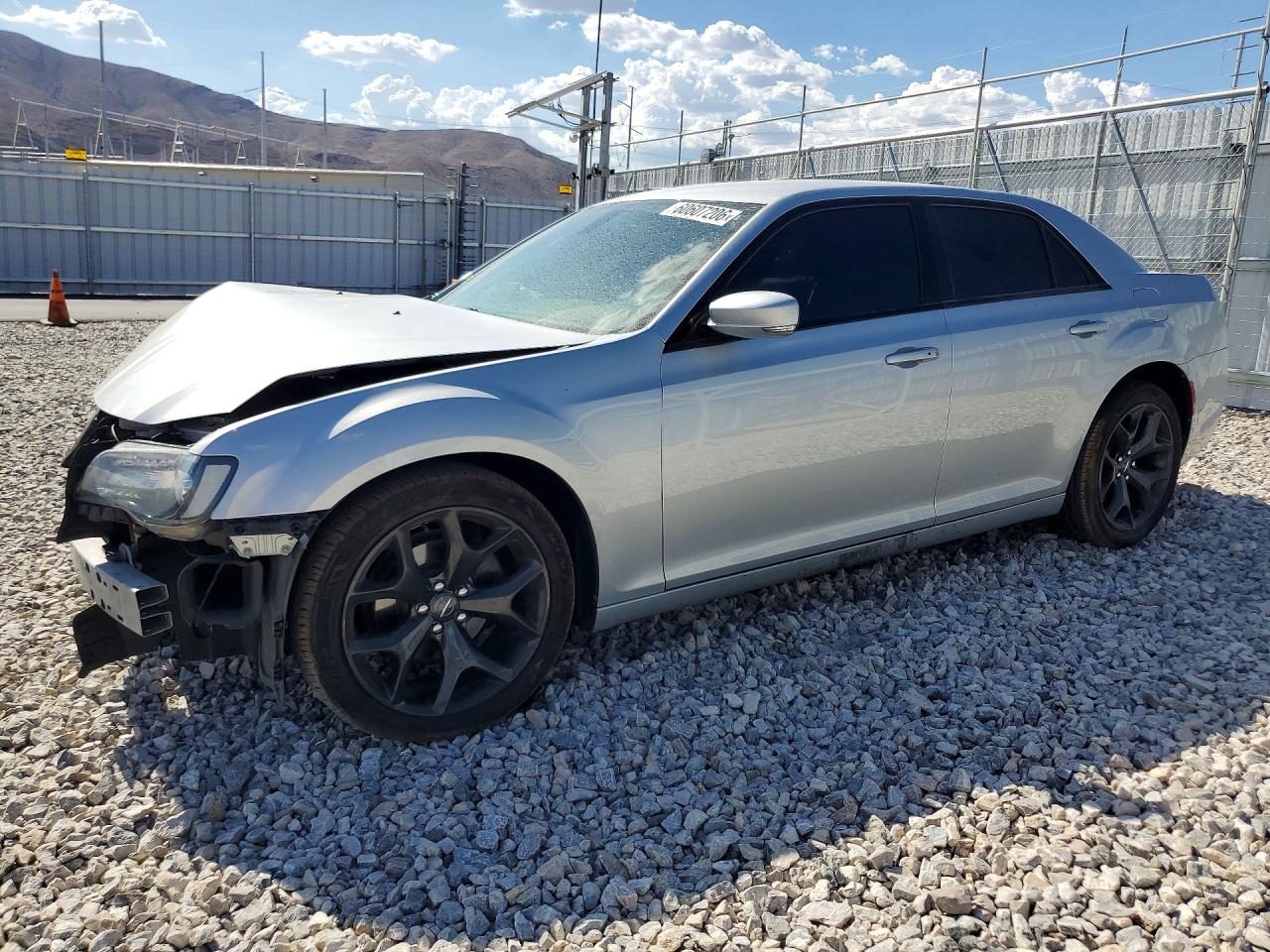 2021 Chrysler 300 S, VIN 2C3CCABG8MH529044 — Перед
