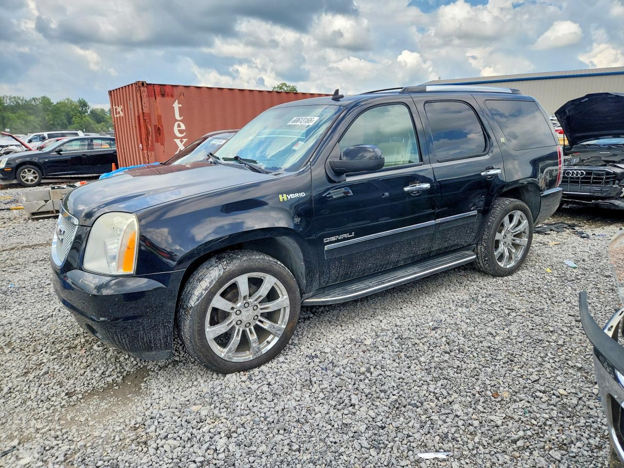 2010 GMC Yukon Denali, VIN 1GKUKGEJ4AR160888 — Minor dents and scratches