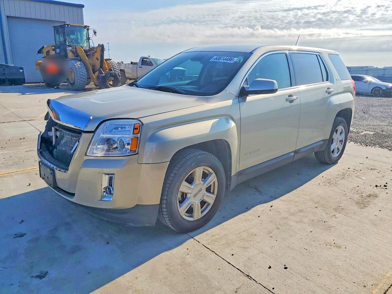 2014 GMC Terrain SLE, VIN 2GKALMEK4E6182379 — Front end
