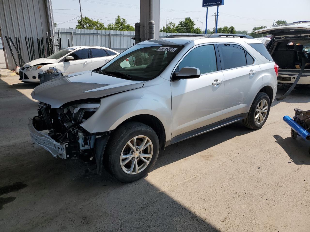 2017 Chevrolet Equinox LT, VIN 2GNALCEK6H1606384 — Front end