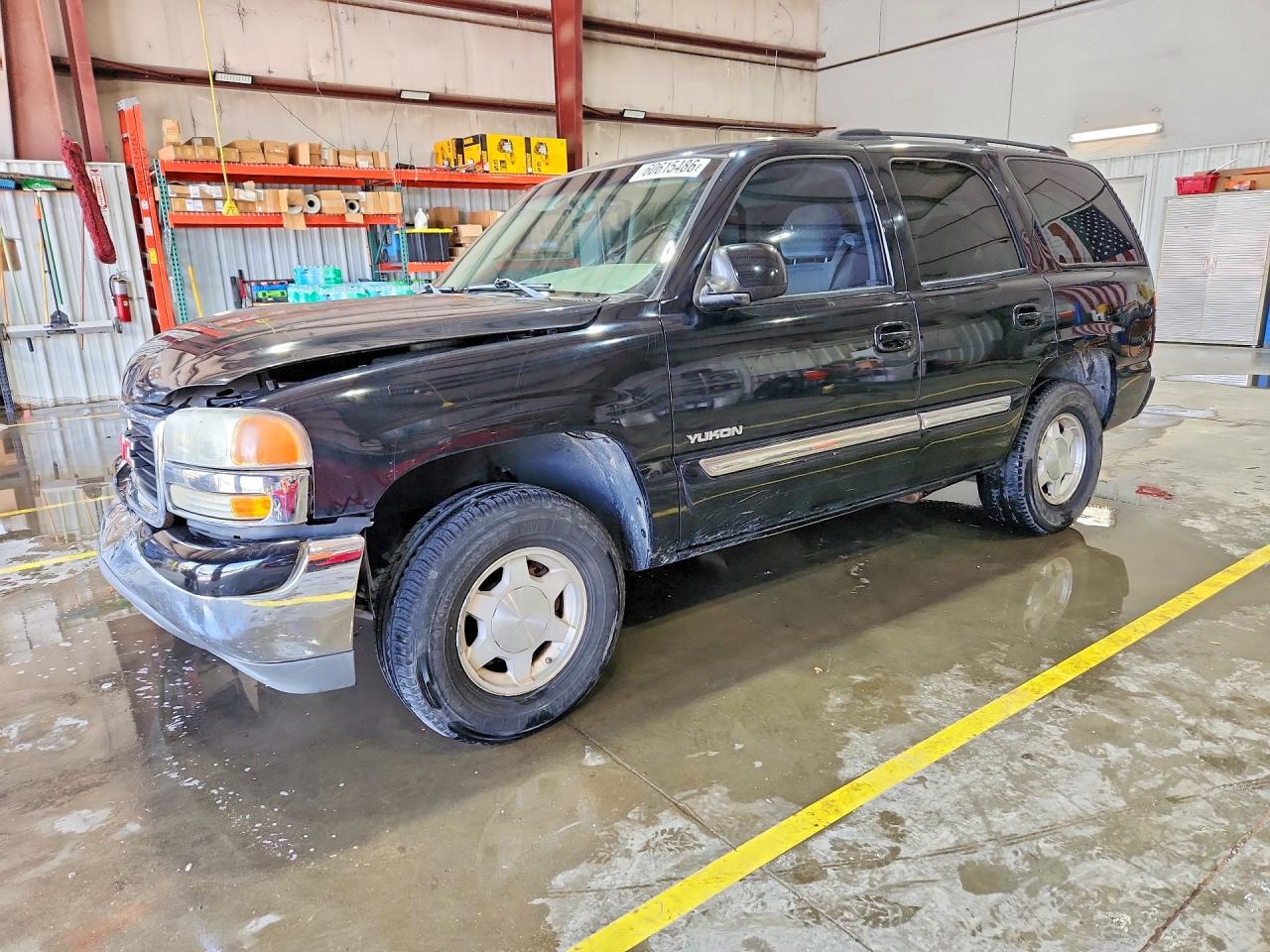 2004 GMC Yukon SLE, VIN 1GKEC13VX4R194035 — Front end