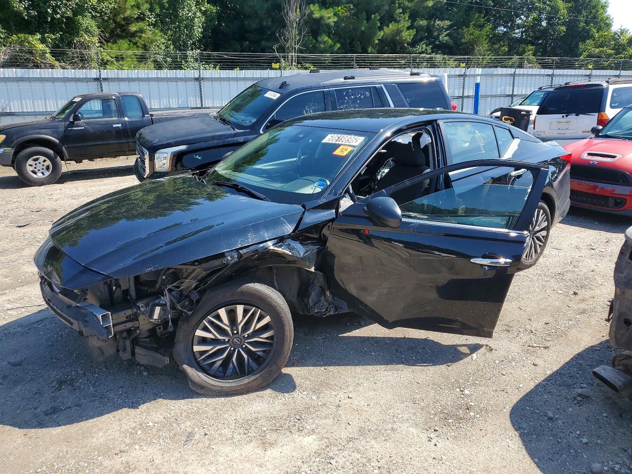2025 Nissan Altima SV, VIN 1N4BL4DV6SN350256 — Перед