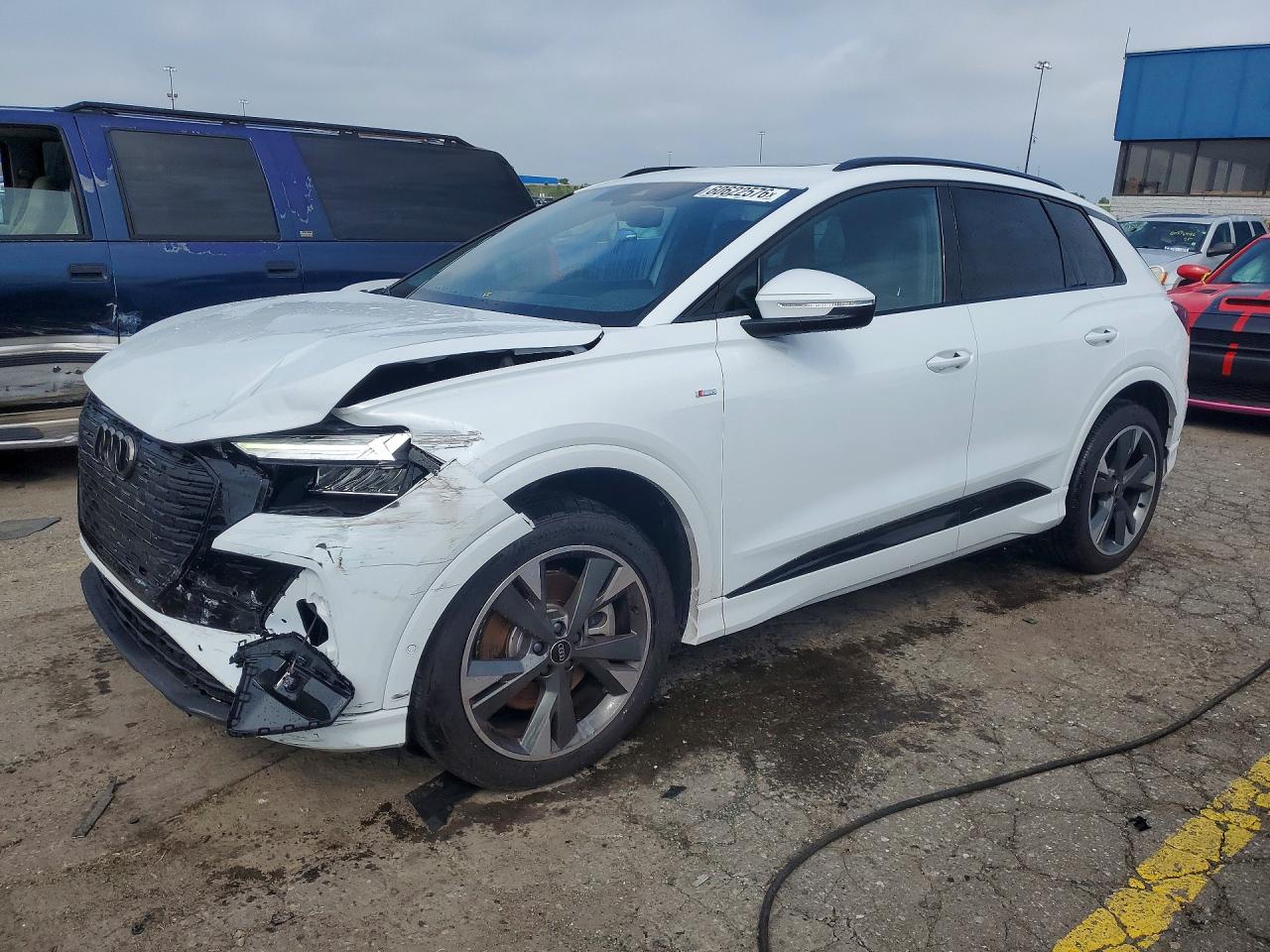2024 Audi Q4 e-tron Premium Plus, VIN WA1LUBFZ4RP054077 — Перед