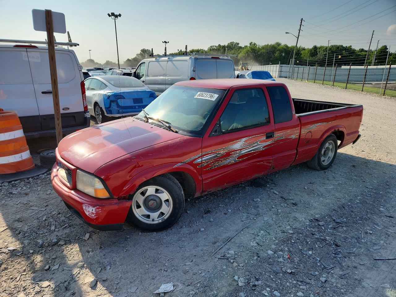 1998 GMC Sonoma SLS, VIN 1GTCS1940W8523709 — Front end