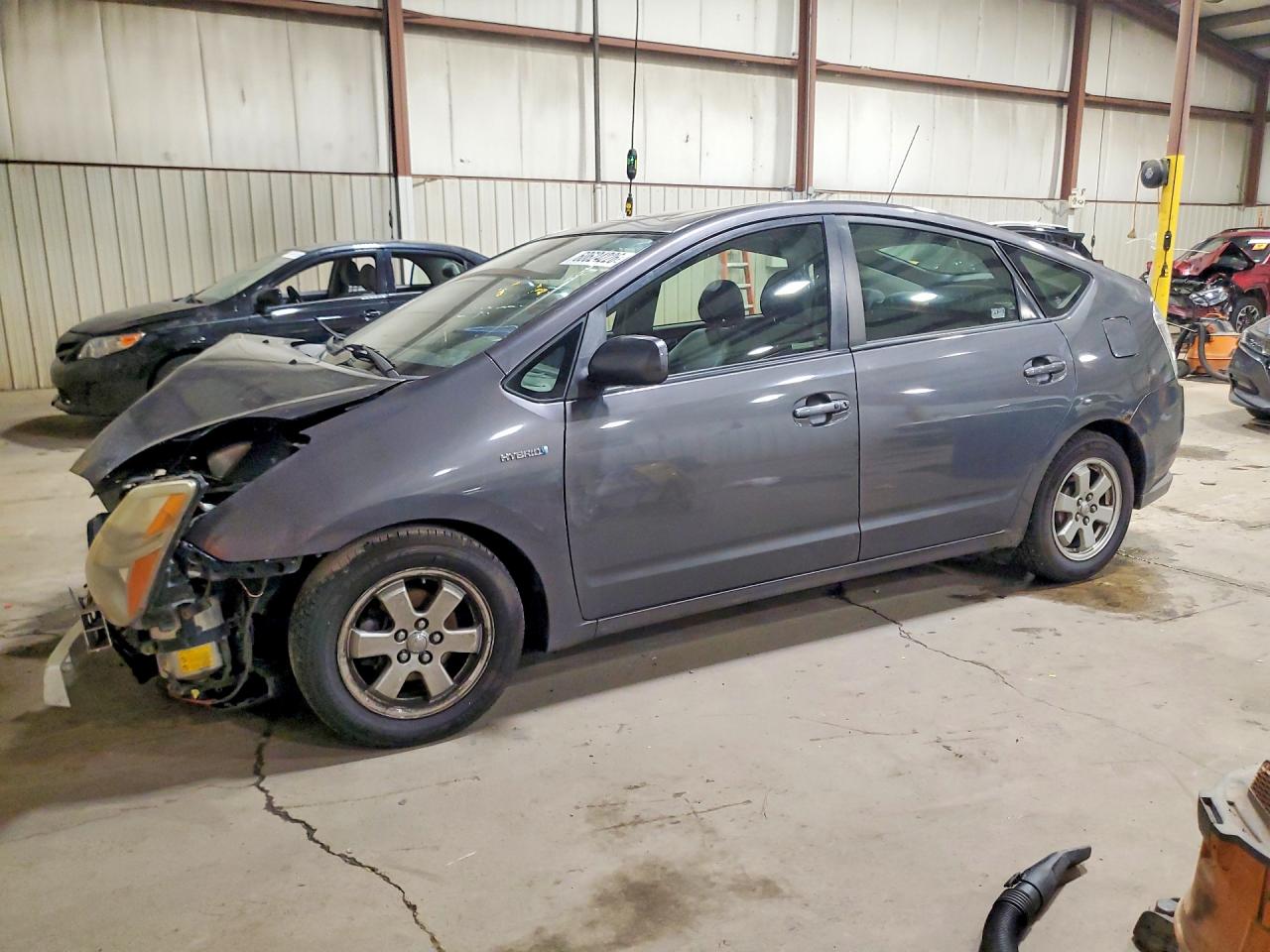 2008 Toyota Prius, VIN JTDKB20U983303032 — Front end
