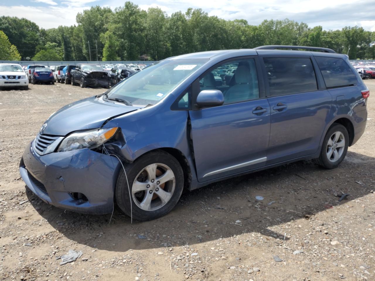 2017 Toyota Sienna LE Auto Access Seat, VIN 5TDKZ3DC5HS782583 — Front end