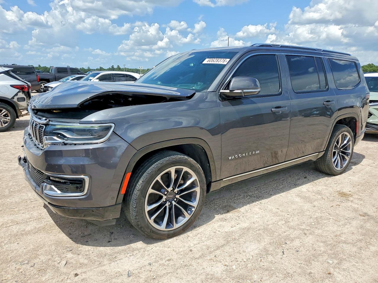 2022 Jeep Wagoneer Series III, VIN 1C4SJUDT9NS206978 — Перед