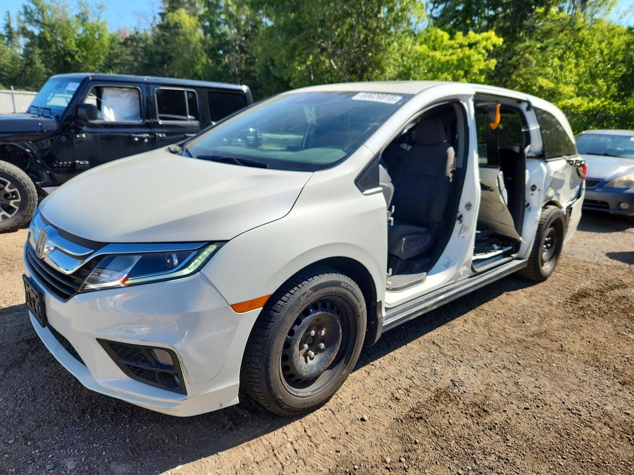 2018 Honda Odyssey, VIN 5FNRL6H46JB504483 — Бок