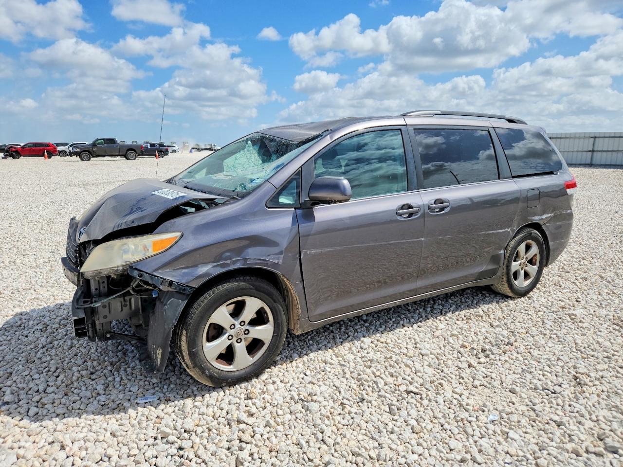 2011 Toyota Sienna LE, VIN 5TDKK3DC7BS063606 — Front end