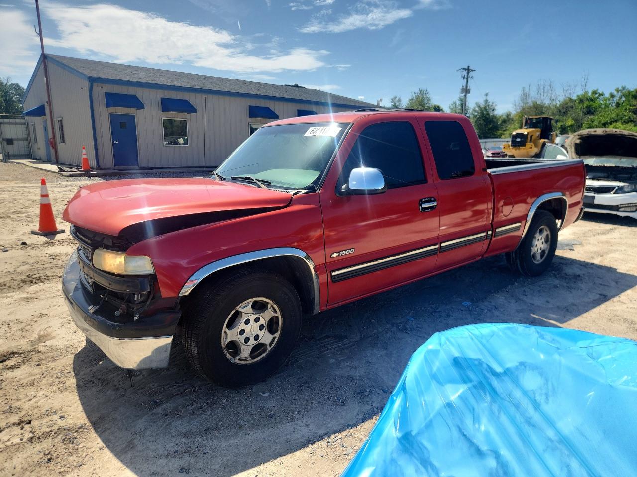 2002 Chevrolet Silverado 1500 LS, VIN 2GCEC19V321267979 — Front end