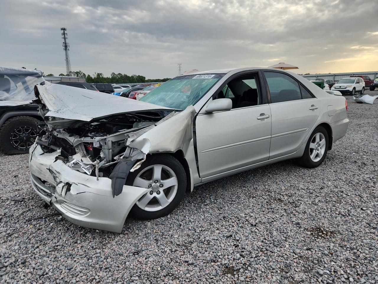 2002 Toyota Camry LE, VIN 4T1BF32K02U528832 — Front end