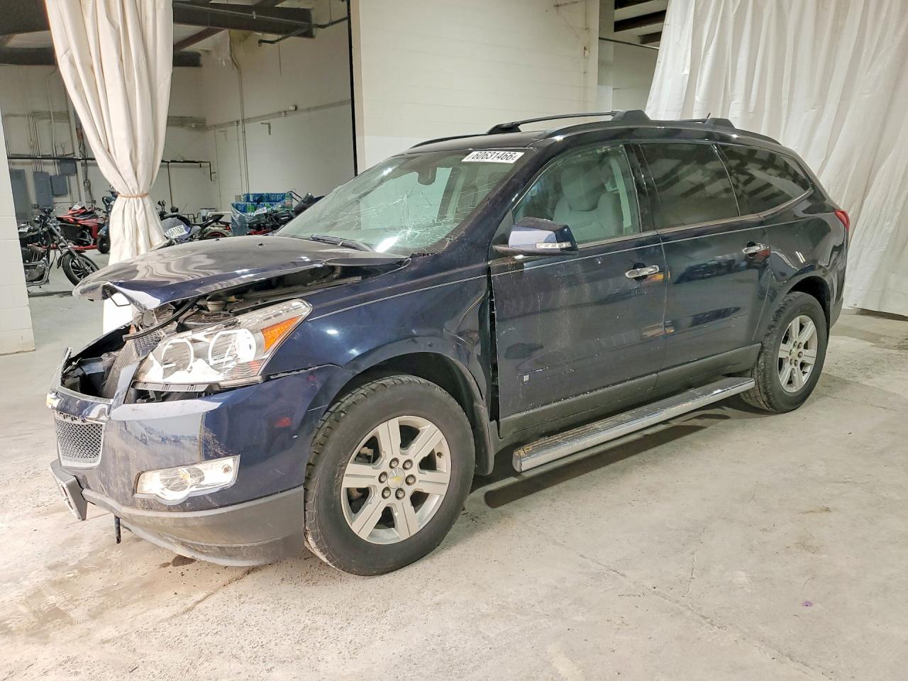 2010 Chevrolet Traverse 1LT, VIN 1GNLRFED1AS131078 — Front end