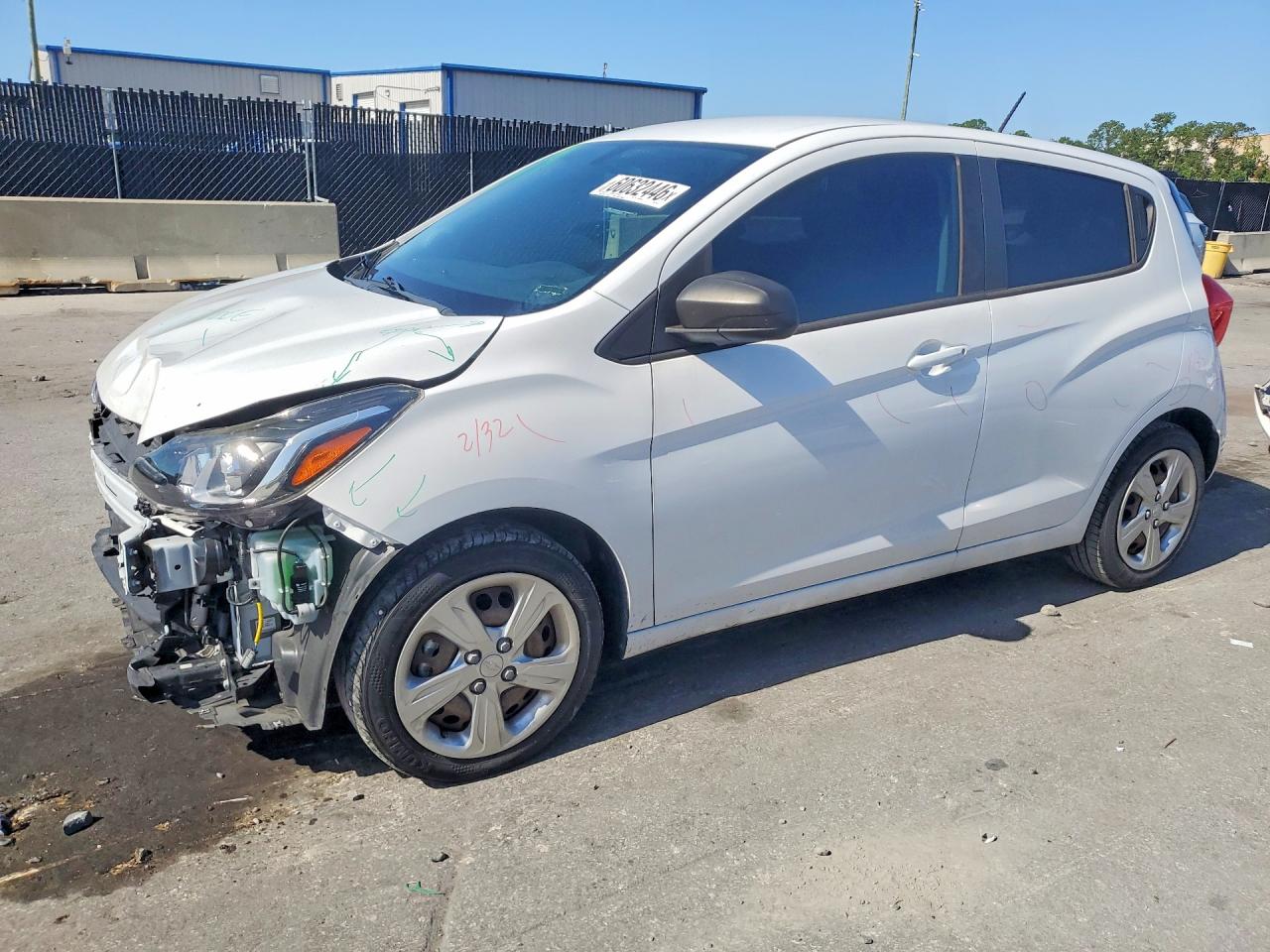 2022 Chevrolet Spark LS, VIN KL8CB6SA0NC026273 — Перед