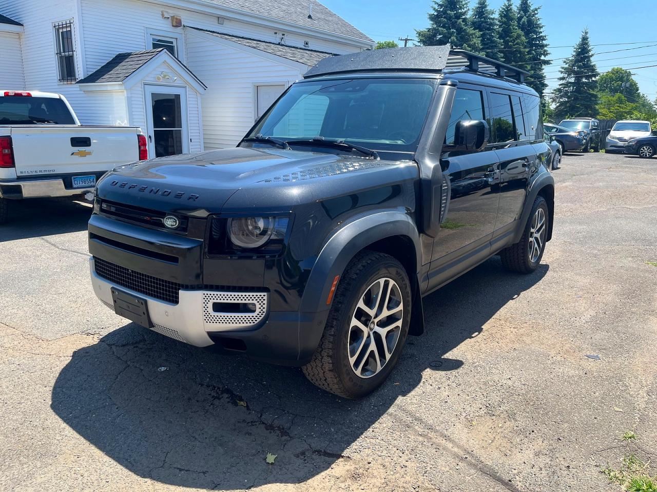 2020 Land Rover Defender HSE, VIN SALE9EEU1L2016195 — Minor dents and scratches