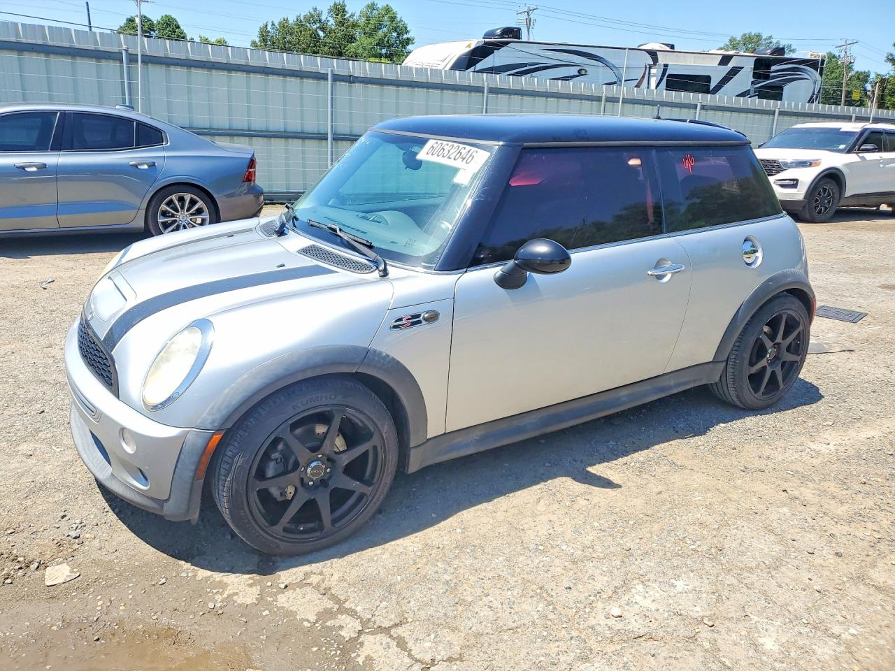 2004 MINI Hardtop S, VIN WMWRE33474TD82492 — Minor dents and scratches