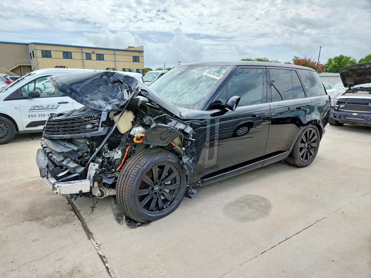 2025 Land Rover Range Rover SE, VIN SALKP9F4XSA258762 — Front end