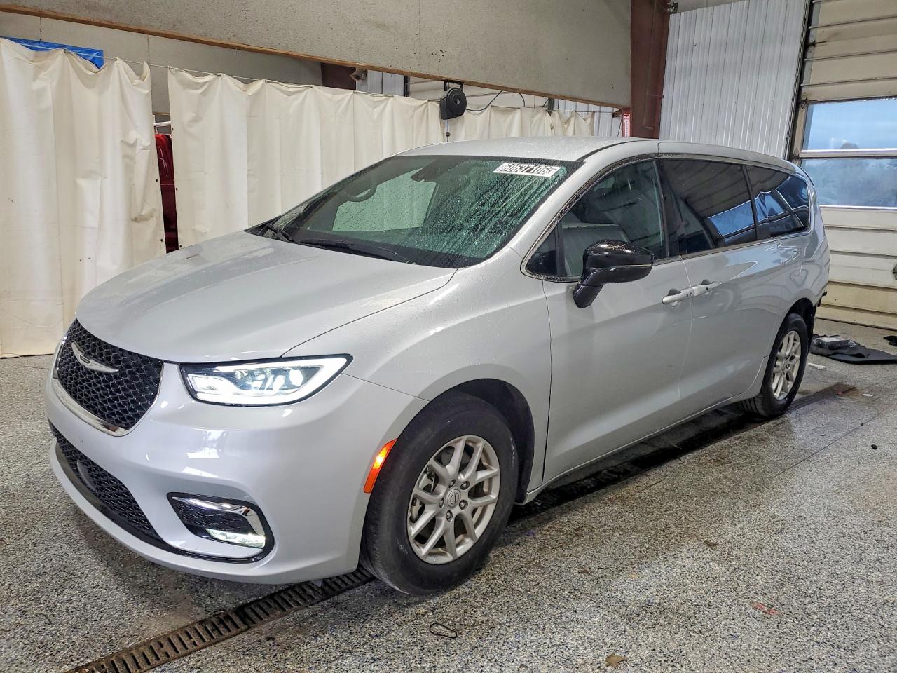 2026 Chrysler Pacifica Select, VIN 2C4RC1BG0TR167368 — Rear end