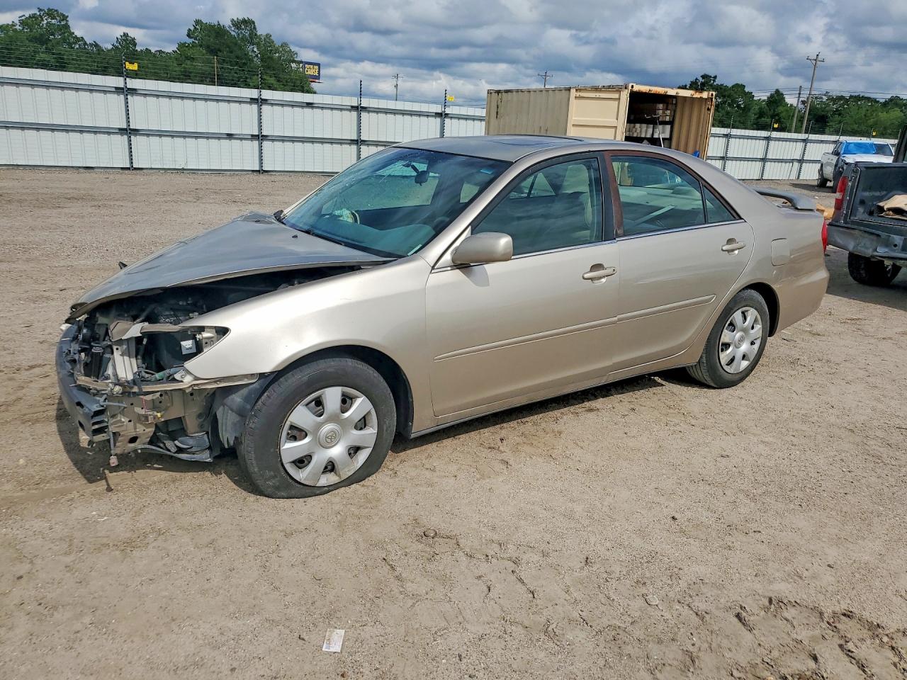 2002 Toyota Camry LE, VIN 4T1BE32K02U556729 — Front end