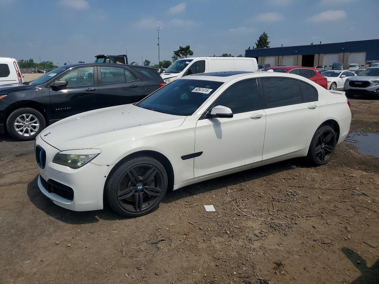 2013 BMW 7 Series 750Li, VIN WBAYE8C55DD132113 — Front end