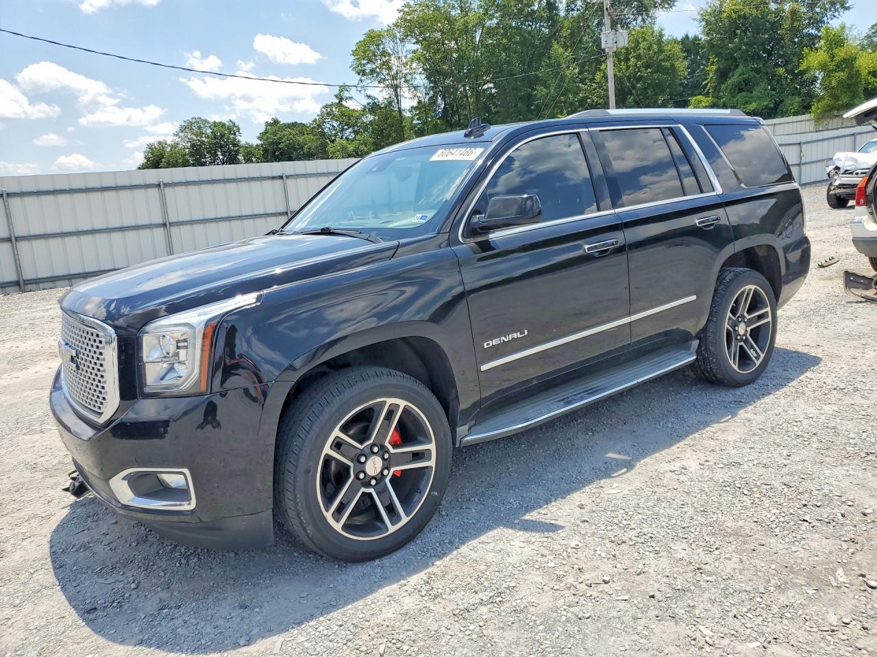 2015 GMC Yukon Denali, VIN 1GKS2CKJ9FR512391 — Front end