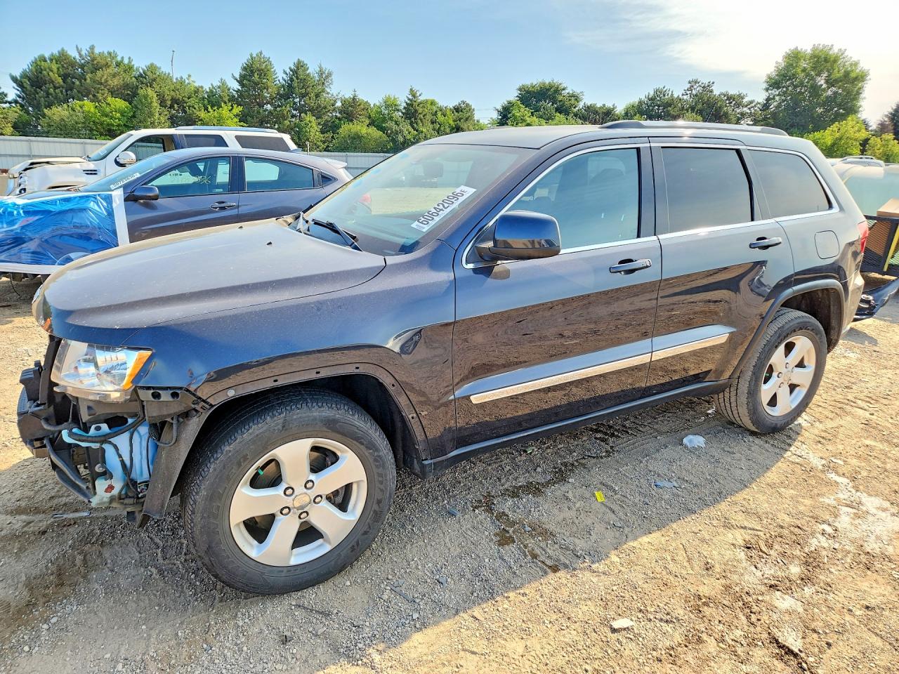 2013 Jeep Grand Cherokee Laredo, VIN 1C4RJFAG2DC502080 — Front end