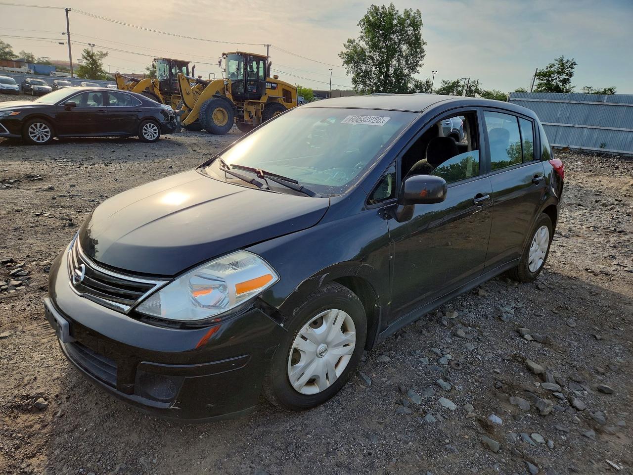 2011 Nissan Versa S, VIN 3N1BC1CPXBL391035 — Side