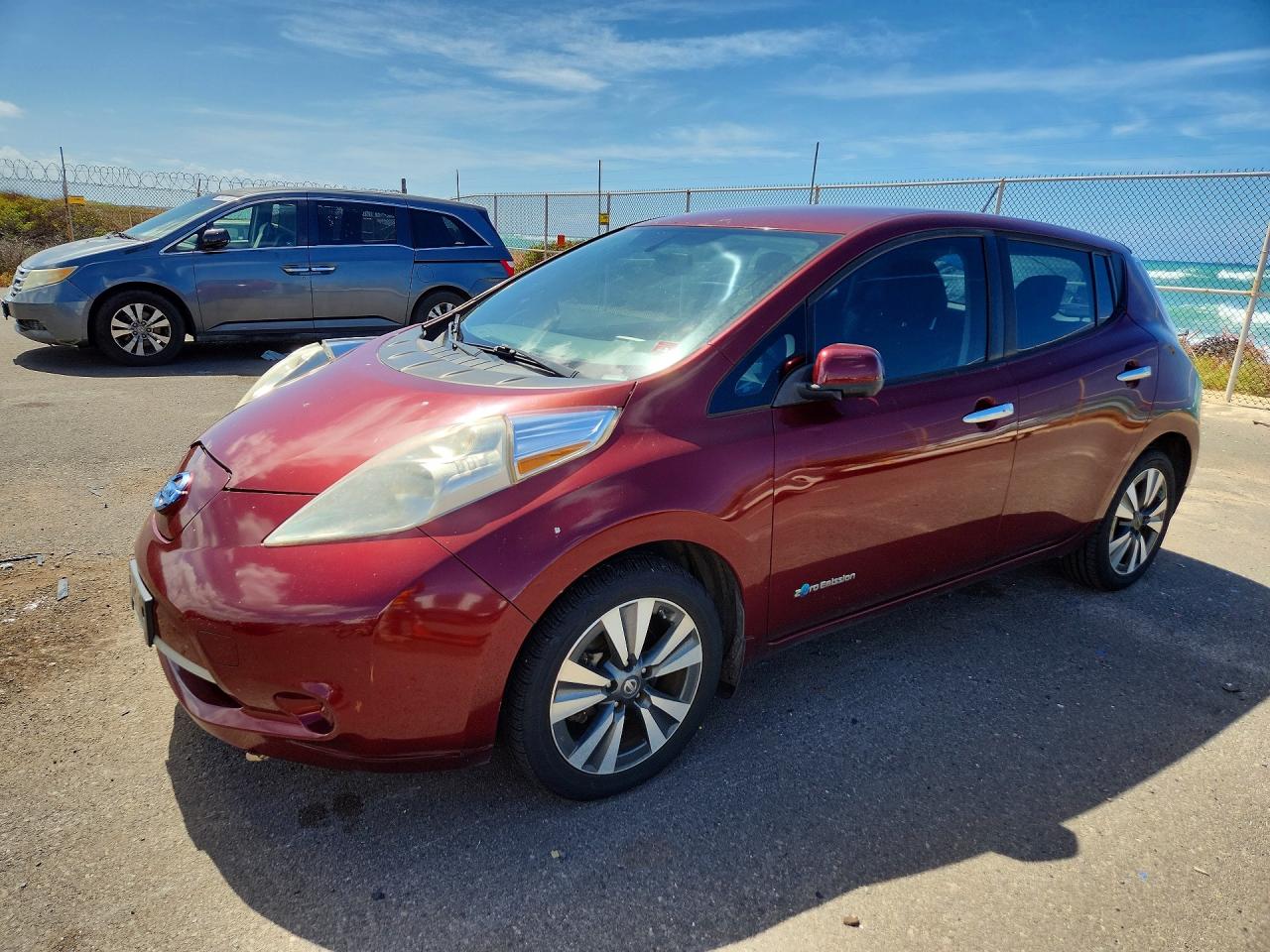 2016 Nissan LEAF S, VIN 1N4BZ0CP9GC305650 — Front end