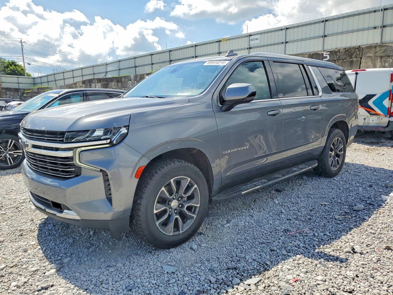 2021 Chevrolet Suburban LT, VIN 1GNSKCKD8MR363367 — Front end