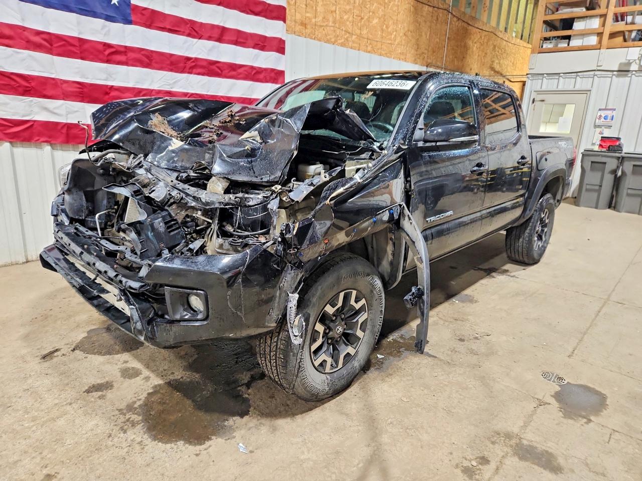 2016 Toyota Tacoma TRD Off Road, VIN 5TFCZ5AN4GX018660 — Front end