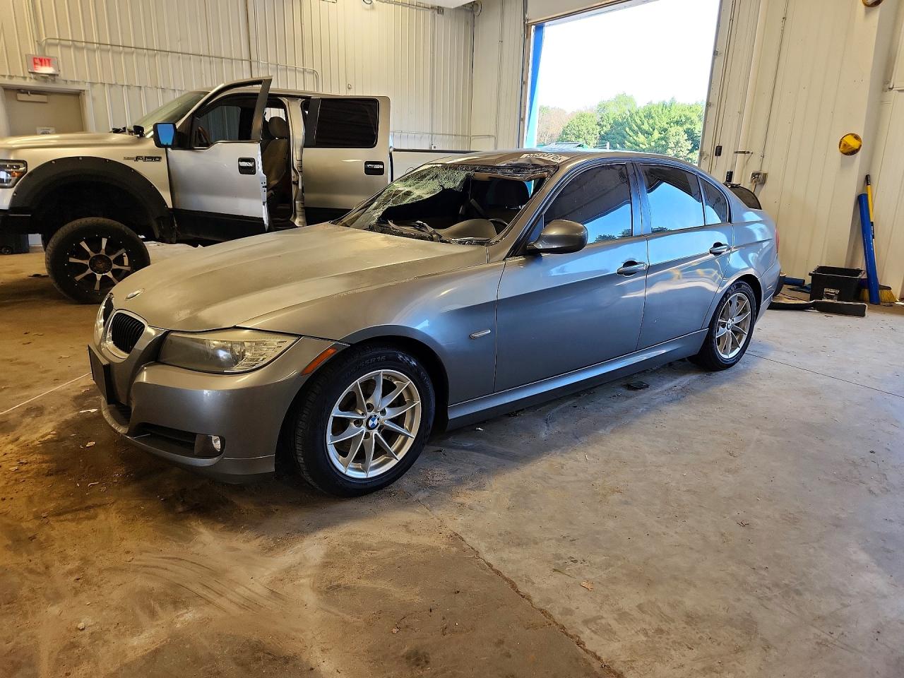 2010 BMW 3 Series 328i, VIN WBAPH5G52ANM36047 — Крыша