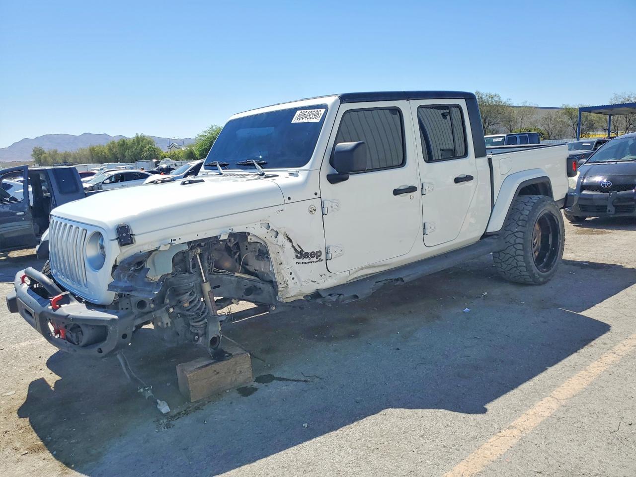 2023 Jeep Gladiator Overland, VIN 1C6HJTFG5PL566130 — Front end