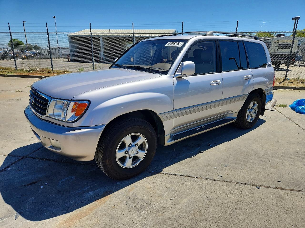 2000 Toyota Land Cruiser, VIN JT3HT05J0Y0125303 — Rear end