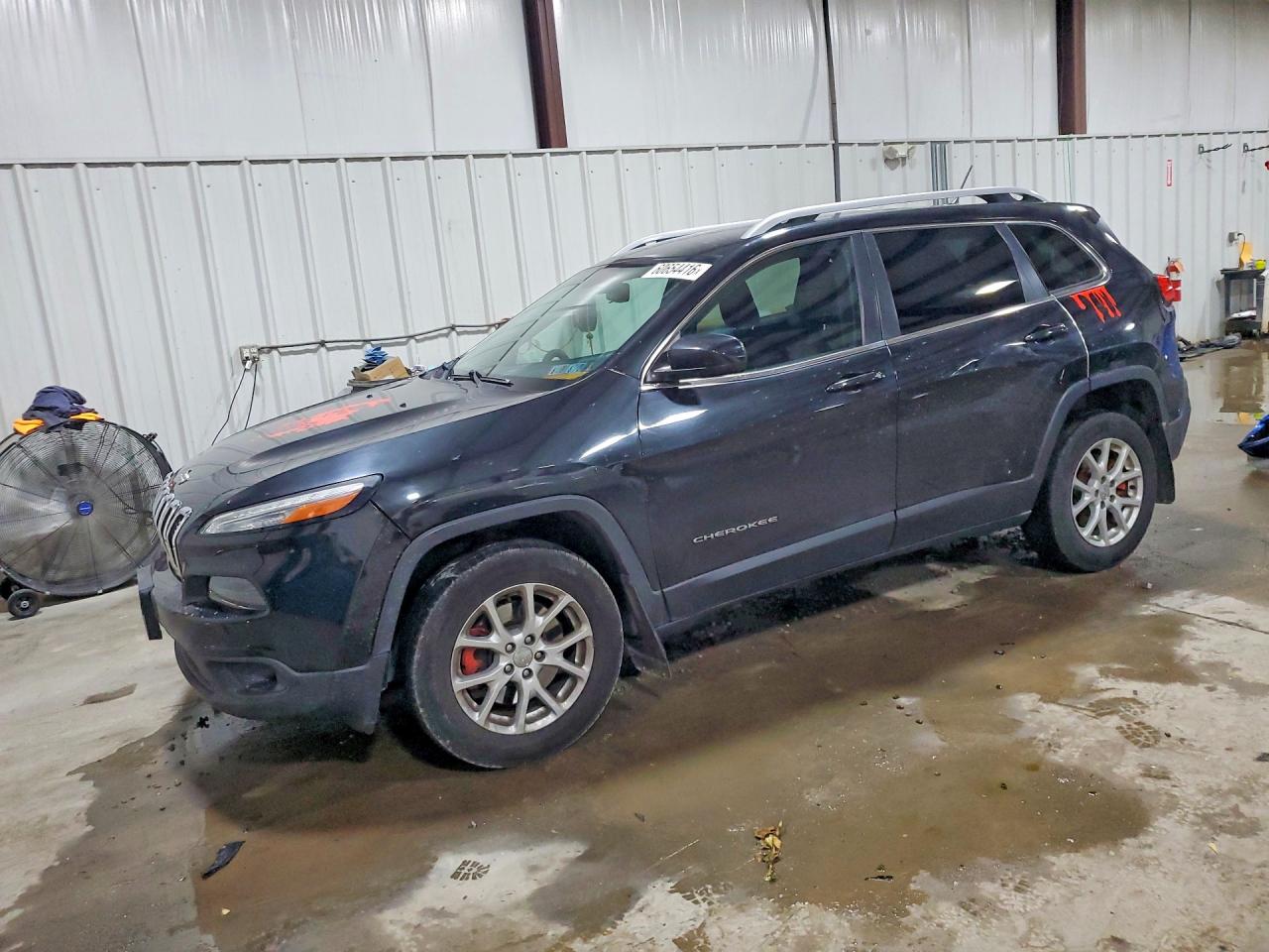 2014 Jeep Cherokee Latitude, VIN 1C4PJMCS3EW142704 — Мелкие вмятины и царапины