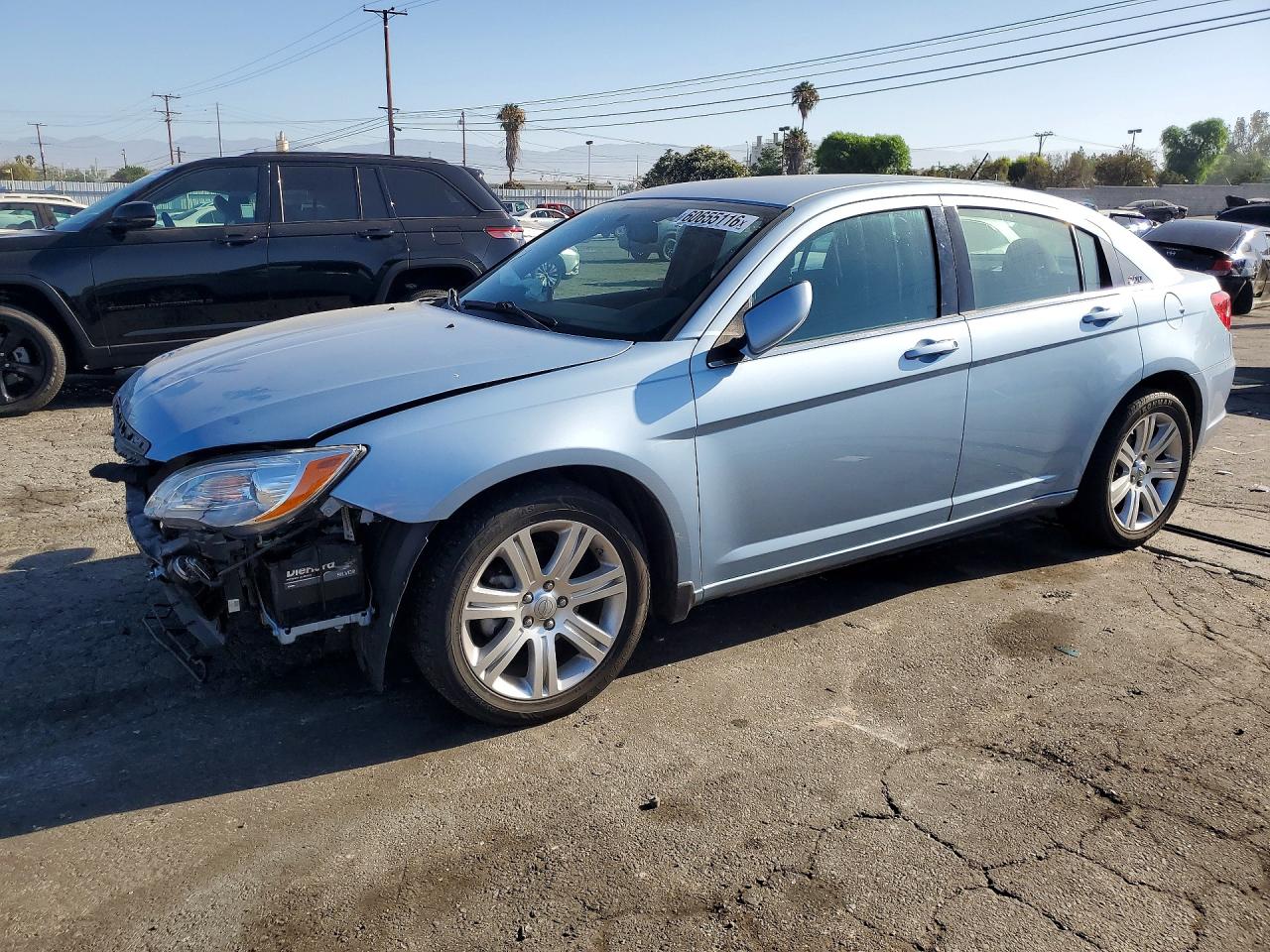 2012 Chrysler 200 Touring, VIN 1C3CCBBB6CN172933 — Front end