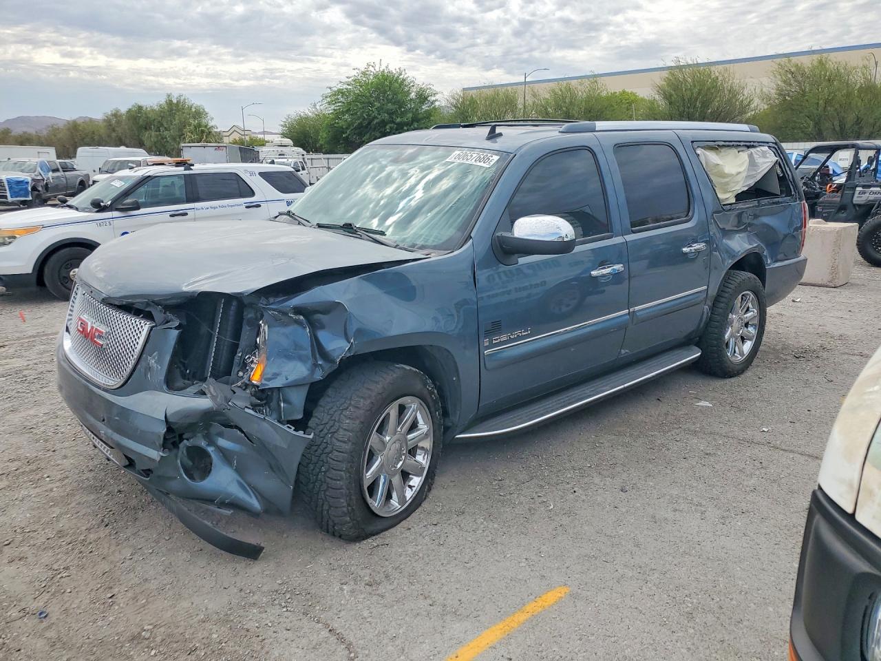 2008 GMC Yukon XL, VIN 1GKFK66888J244039 — Перед
