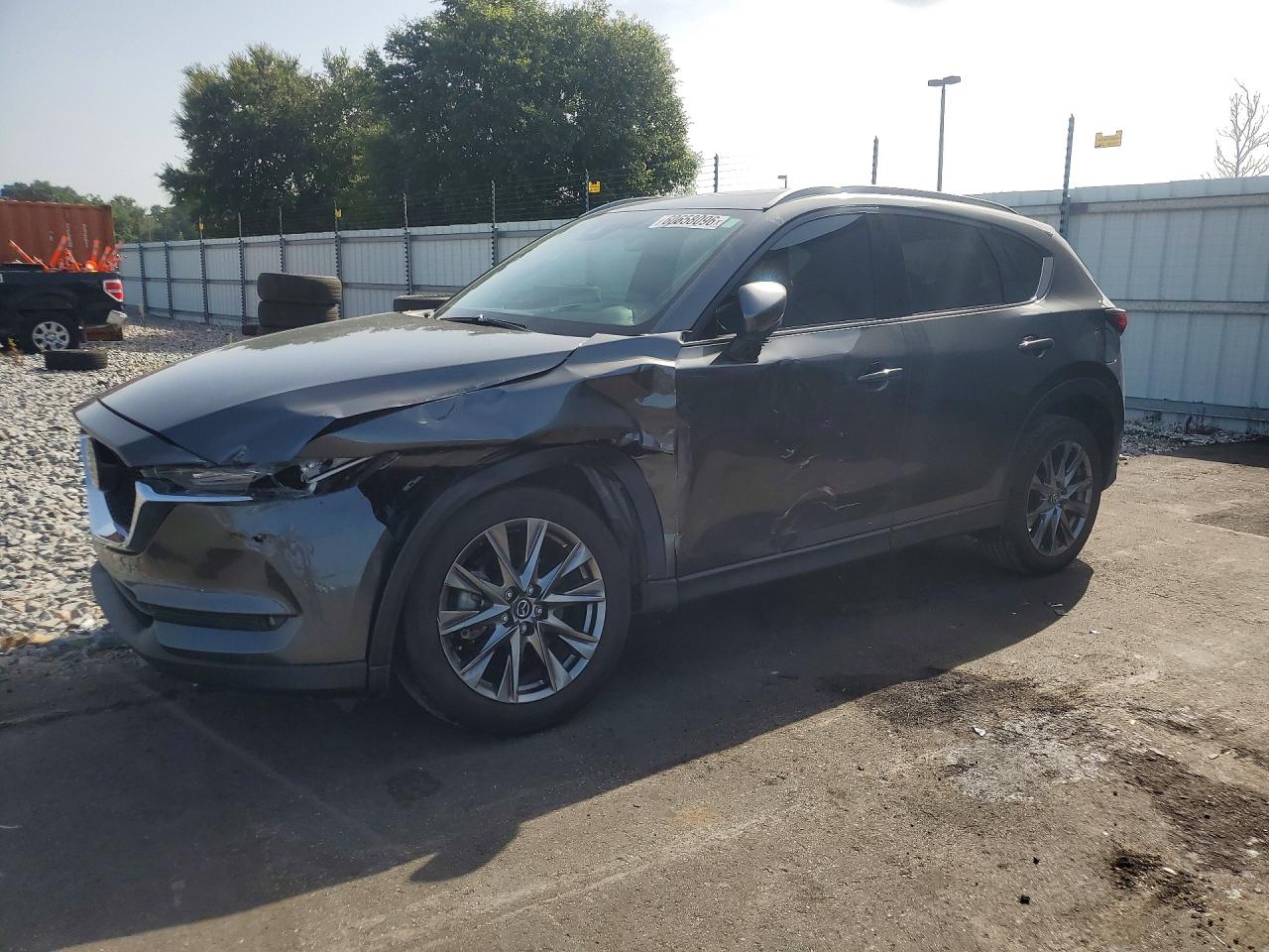 2021 Mazda CX-5 Signature, VIN JM3KFBEY9M0354596 — Front end