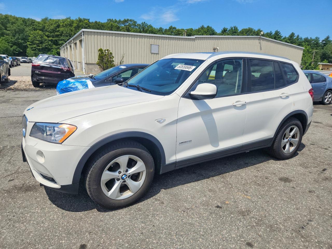 2011 BMW X3 28i, VIN 5UXWX5C59BL701212 — Front end