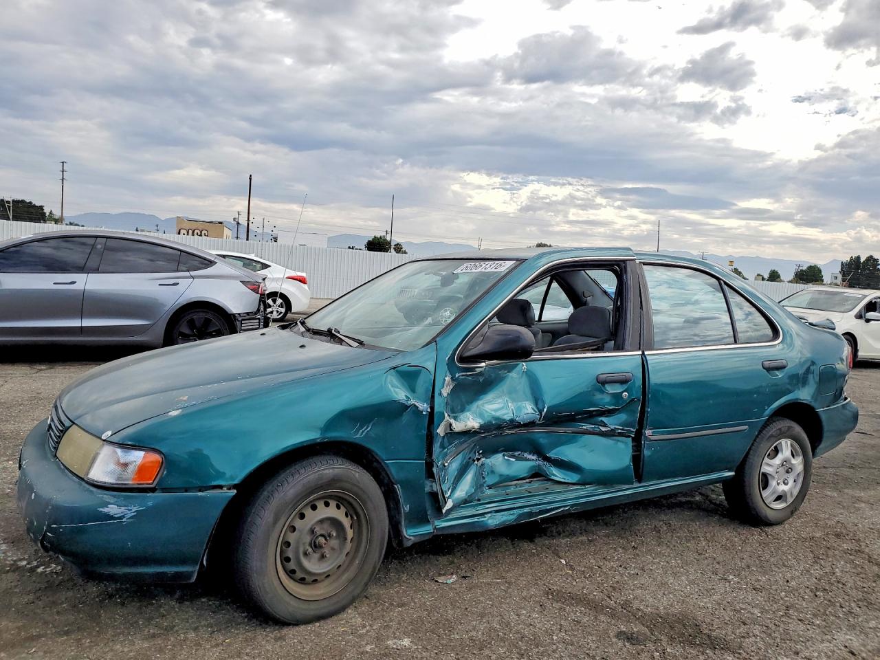 1996 Nissan Sentra XE, VIN 3N1AB41D8TL023219 — Side