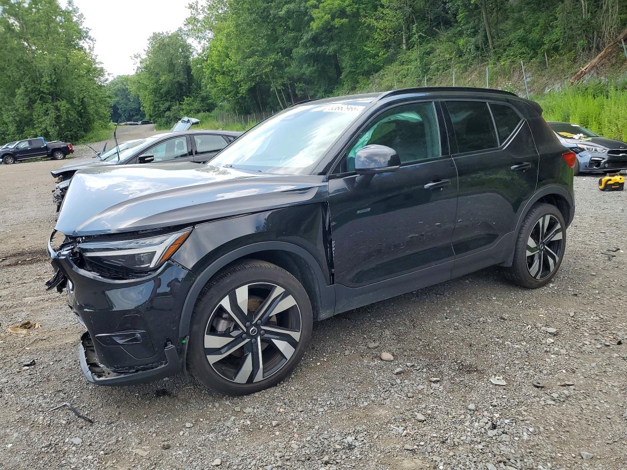 2024 Volvo XC40 Ultimate Dark Theme, VIN YV4L12UM8R2379914 — Перед